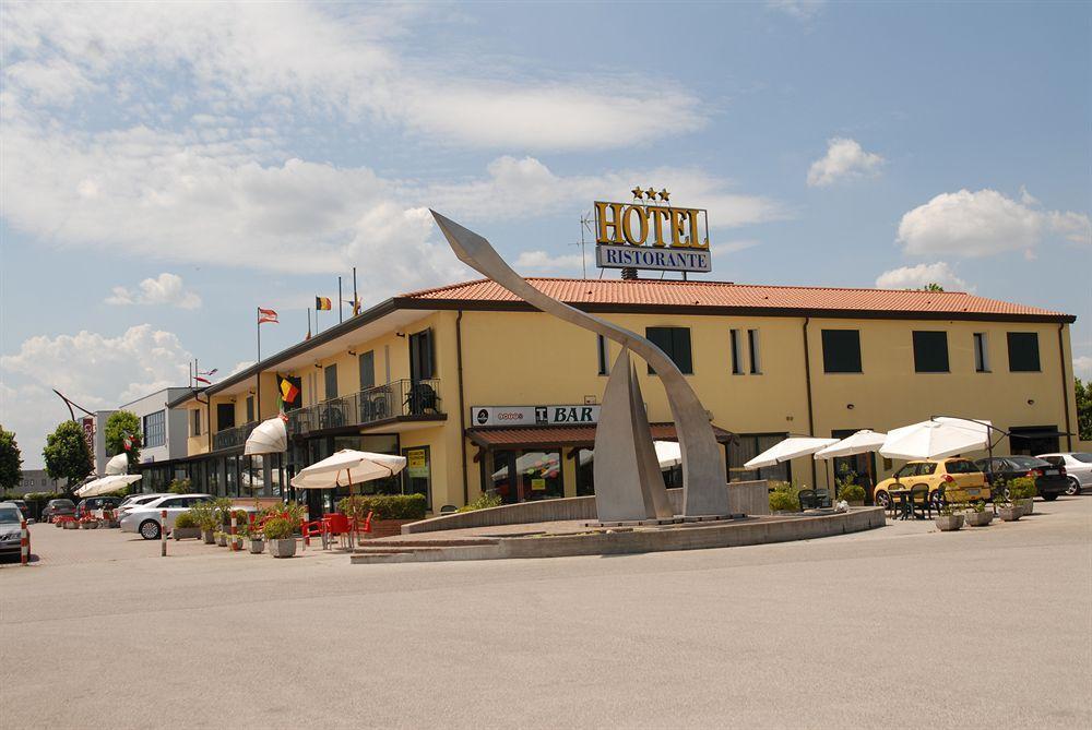 Hotel Gran Delta Di Alba-Invest Srl Rosolina Εξωτερικό φωτογραφία